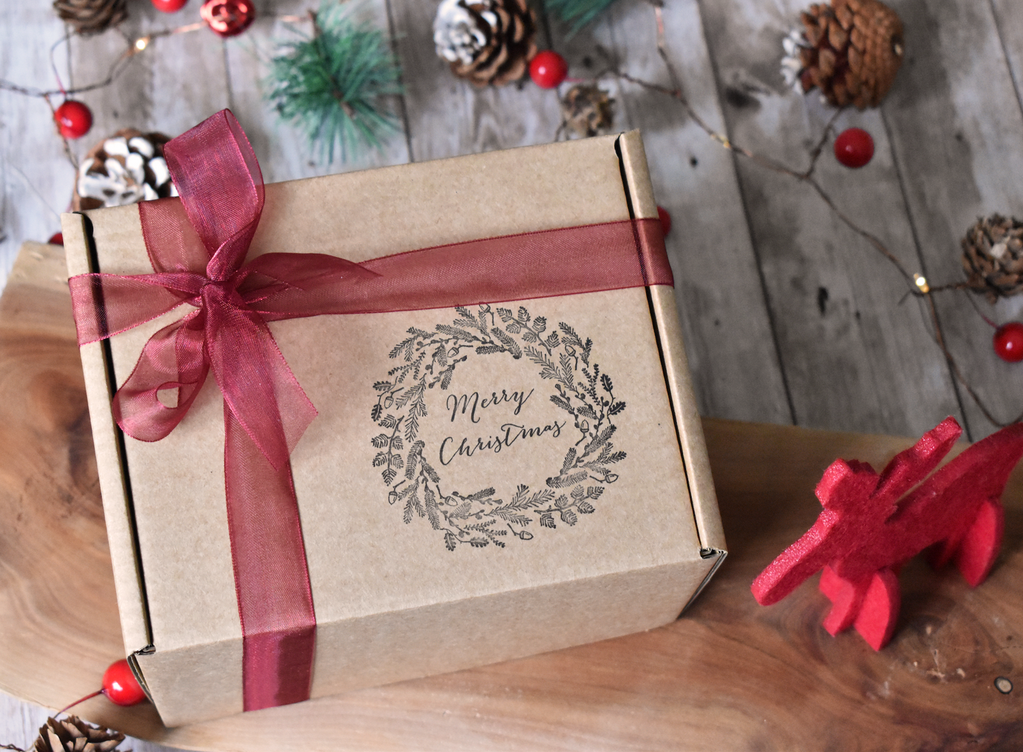 GIFT SET - "Christmas Delight" - Festive Amber Jar Candle, Vegan Dark Chocolate Bar and Christmas Seed Paper Card