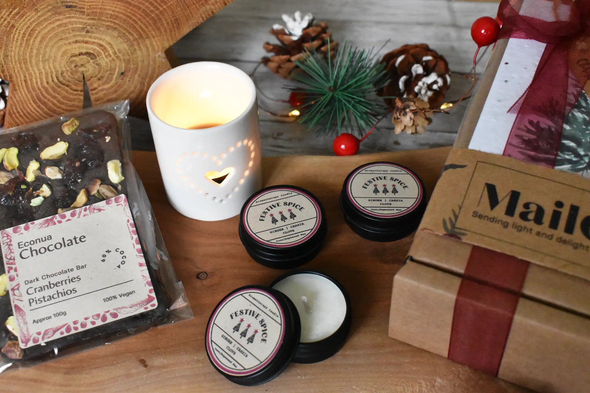 FESTIVE SPICE  MailGlow Gift Box with 6 Tealights , Dark Chocolate Bar and Seed Paper Christmas Card Econua