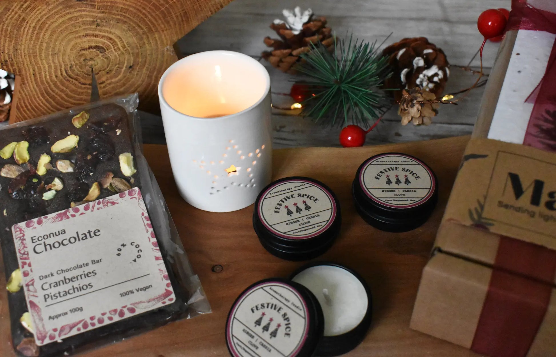 FESTIVE SPICE  MailGlow Gift Box with 6 Tealights , Dark Chocolate Bar and Seed Paper Christmas Card Econua